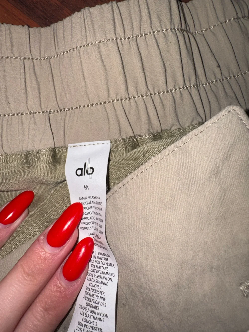ALO Yoga Khaki Elastic-Waist Active Skort fan club
